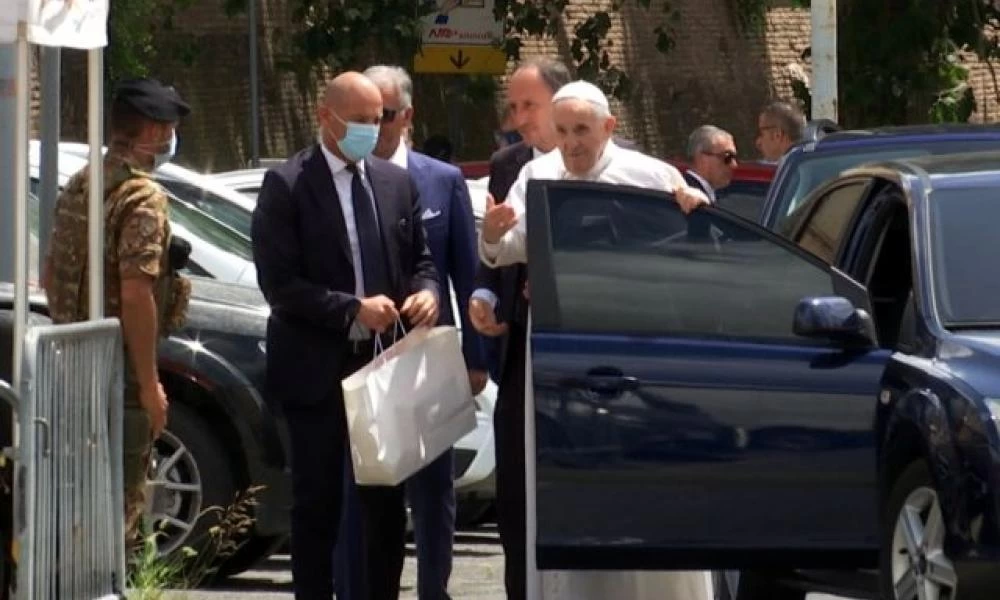 Πάπας Φραγκίσκος: Σώος και αβλαβής - Πήρε εξιτήριο από το νοσοκομείο